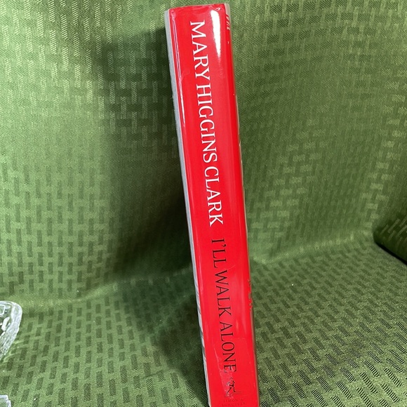 I'll Walk Alone by Mary Higgins Clark (2011, Hardcover) 1st edition - Picture 3 of 6